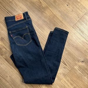 Levi’s jeans 720 High waisted skinny size 28 like new